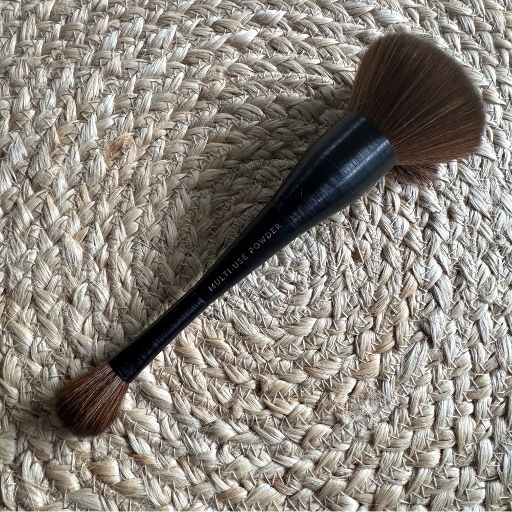 Lawless Multi-Use Powder Brush - Picture 3 of 9